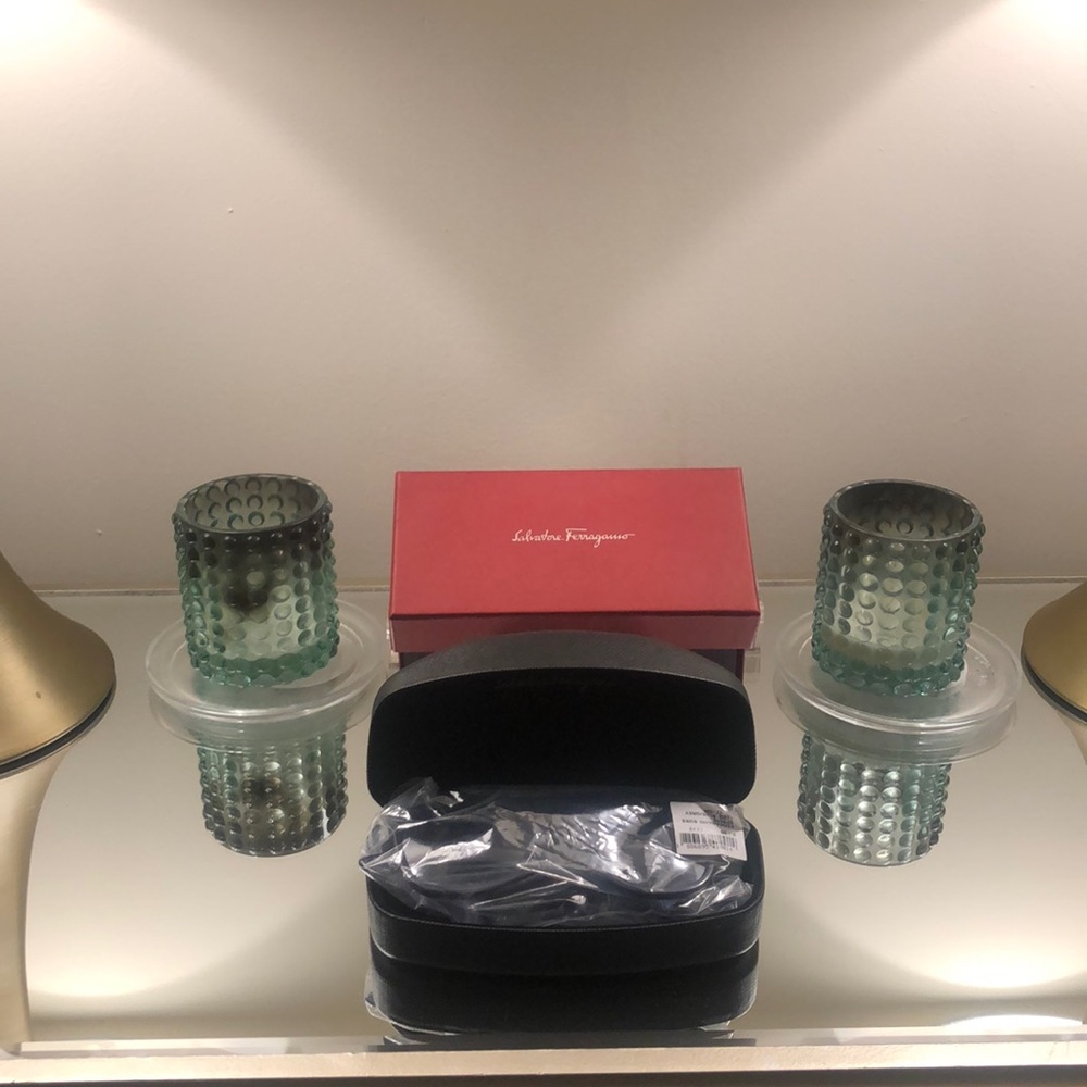 SALVATORE FERRAGAMO SF944S: Blue / Grey
Men’s Width: 55 Bridge Width: 17
Arm:150